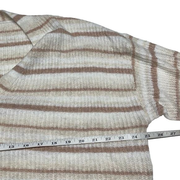 American Eagle Tan and Cream Button Front Sweater - Picture 4 of 6